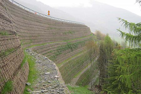 Presentazione : Realizzazione terre armate per sostegno carreggiata stradale